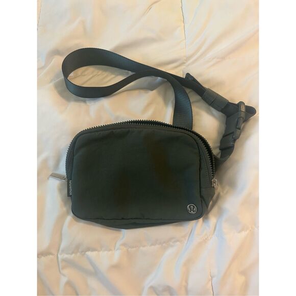 Lululemon Handbags - Lululemon Women's Everywhere Belt Bag Green OS